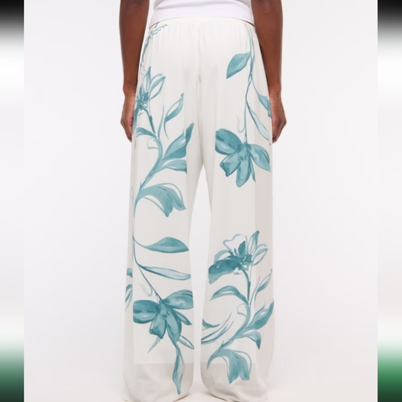 Abercrombie Drapey Floral Pants Small - Picture 2 of 9